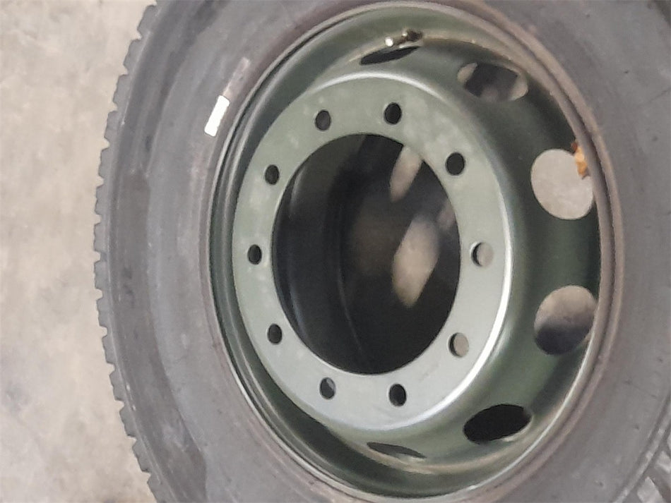 315/80R22,5 156/150L Michelin X MULTI GRIP D M+S 3PMSF DRIV Inkl Stål Volvo fälg (Bild på Fälg)