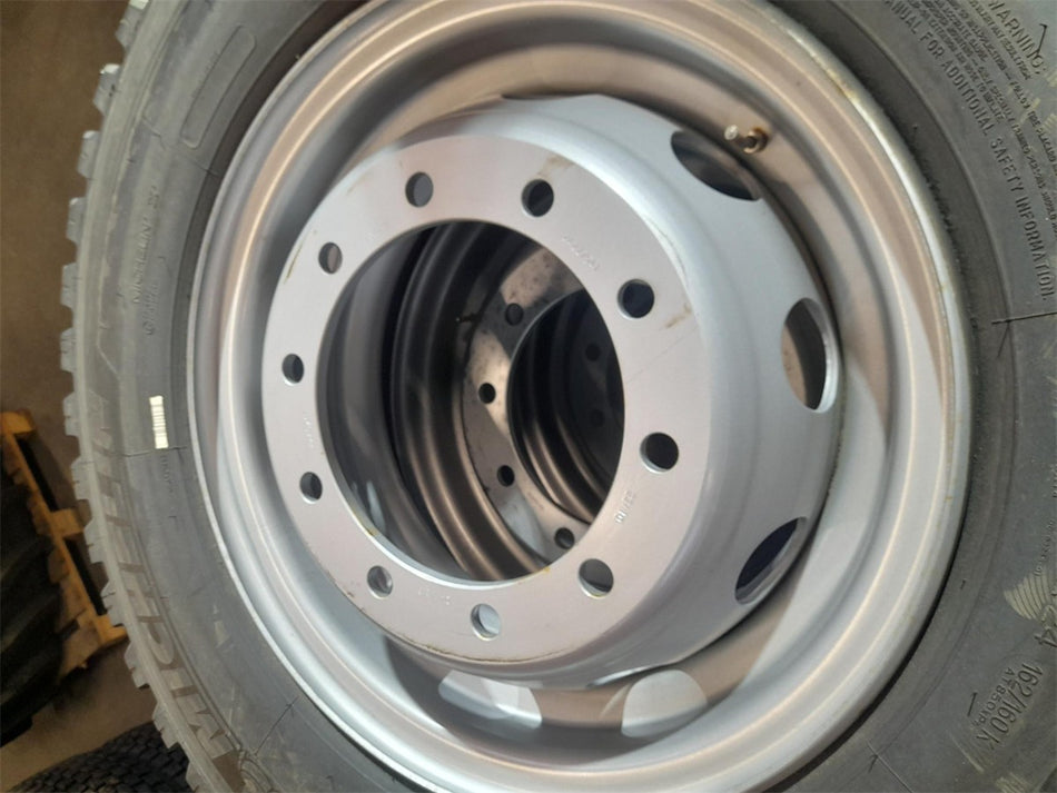 325/95R24 162K Michelin X WORKS Z M+S ALL POSITION Inkl Stål Volvo fälg DEMO (Bild på fälg)